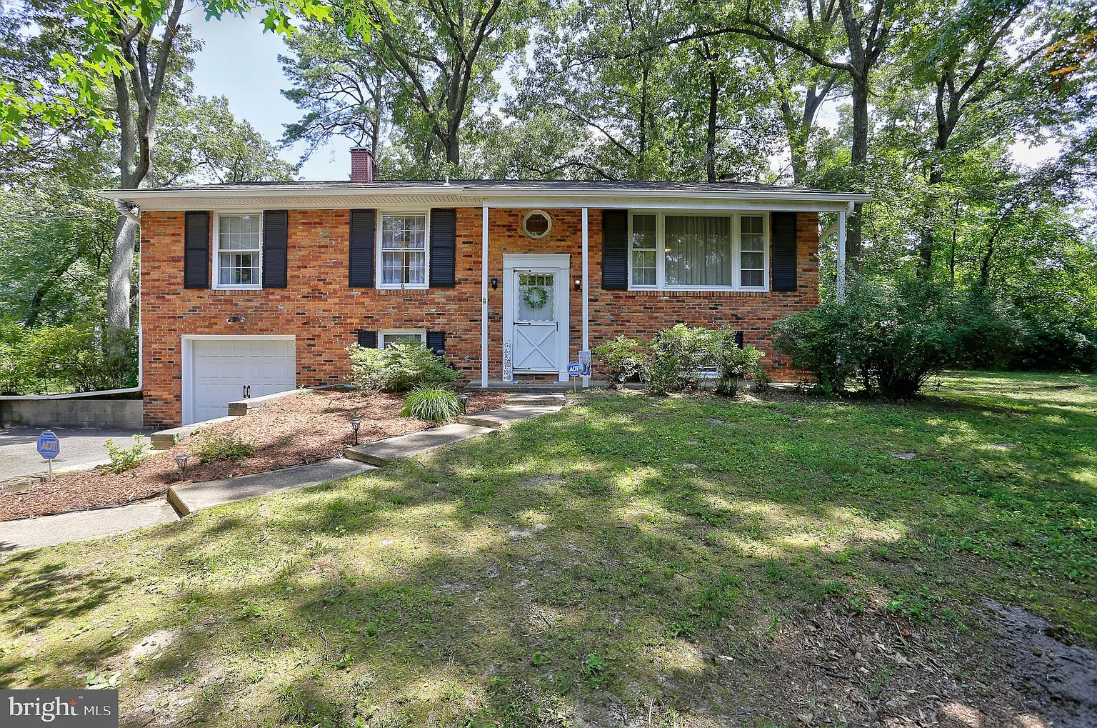 826 Meadow Rd photo 1