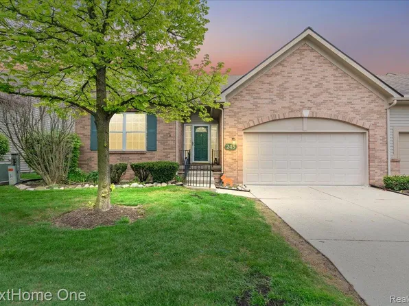245 Winslow Cir #56, Walled Lake, MI 48390