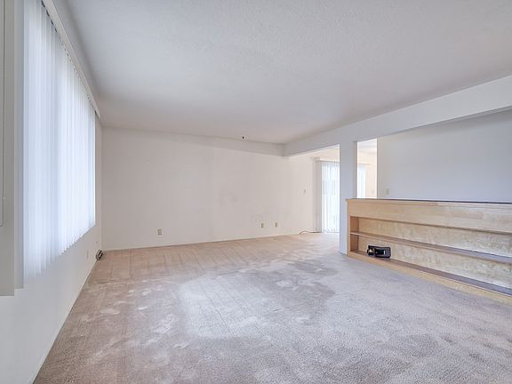 4th image of 360 Lincoln Dr
