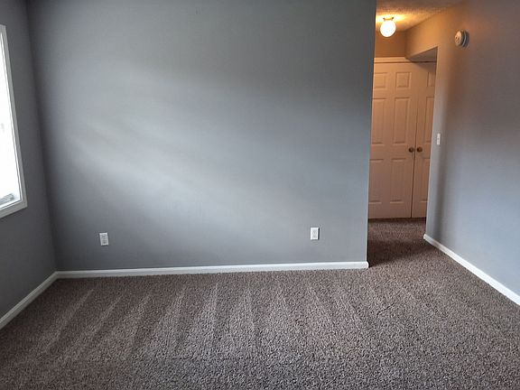 3rd image of 355 Elmwood Dr APT 27