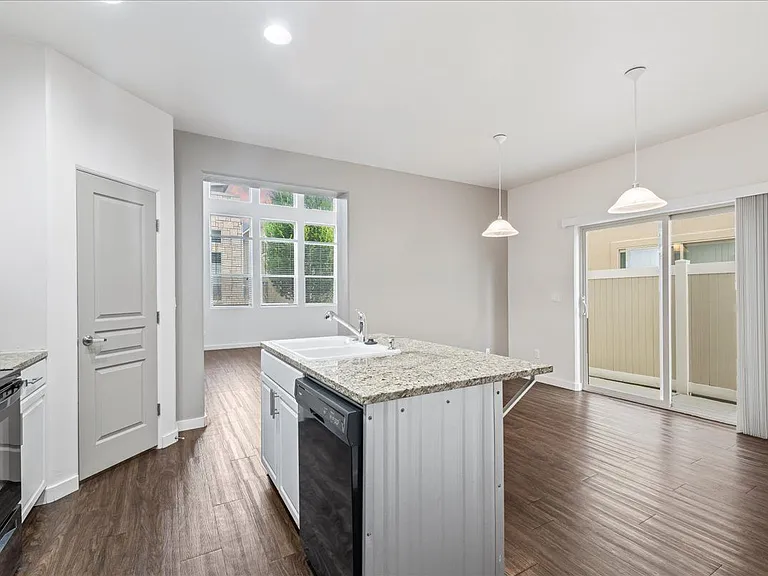 Verraso Village Townhomes — Photo 36