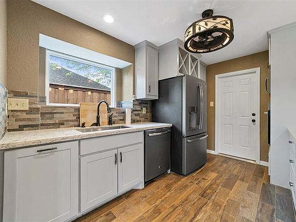 3rd image of 908 Shannon Dr