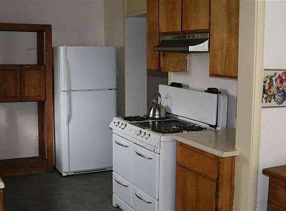 3rd image of 924 6th St
