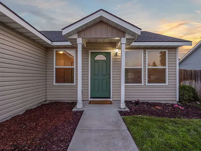 19373 Hodson Creek Ave — Photo 2