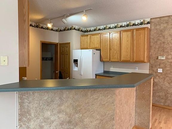 Kitchen & Breakfast Bar