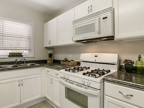 4th image of 2122 Norwood Dr