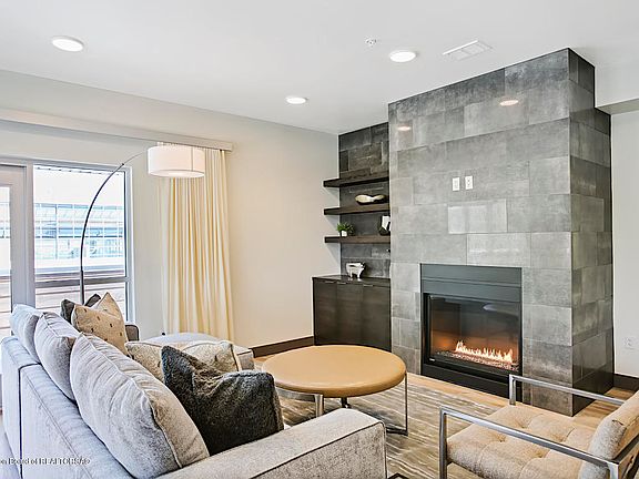 4th image of 235 S Glenwood St #3