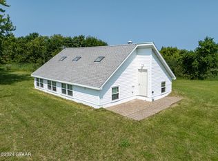 1671 42nd St NE, Larimore, ND 58251