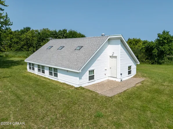 1671 42nd St NE, Larimore, ND 58251
