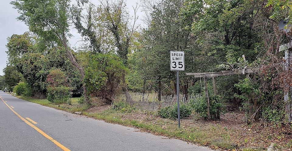 2nd image of 861 Route 9 N