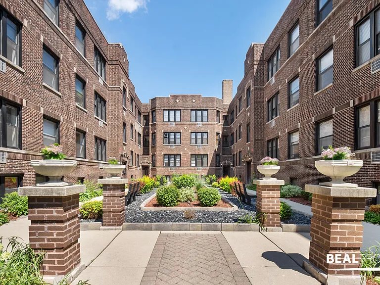 740-50 West Addison Street — Photo 1