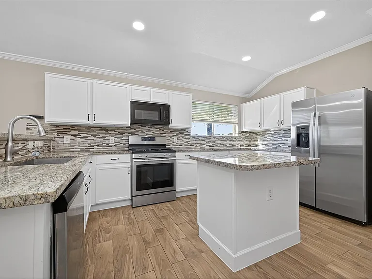 21215 Barker Canyon Ln — Photo 9