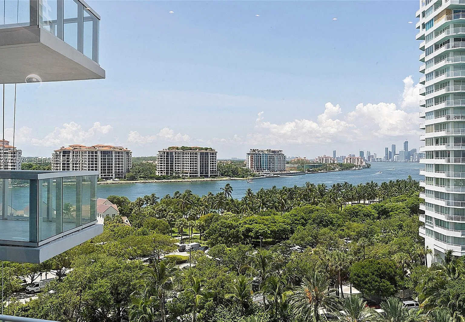 Continuum On South Beach — Photo 1