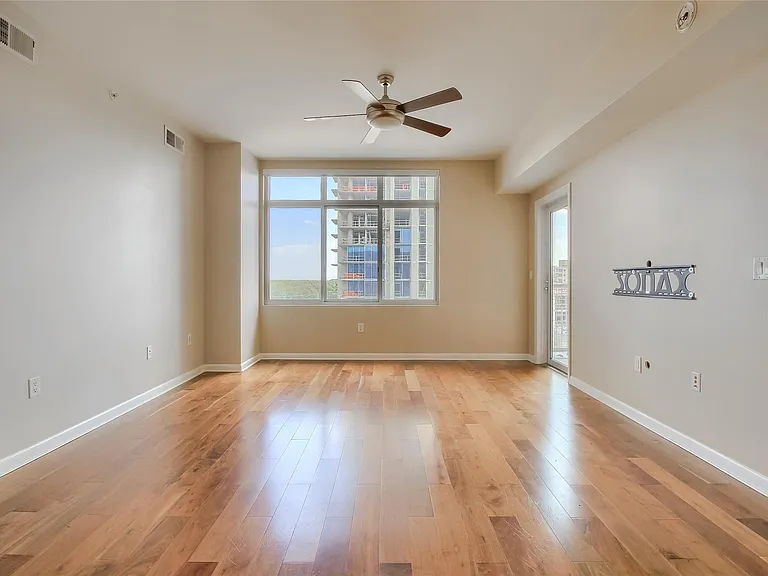 54 Rainey St #1109 — Photo 10