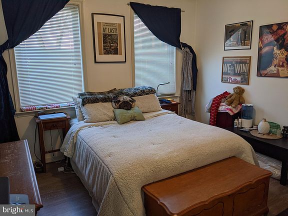 3rd image of 4114-18 Lauriston St #105