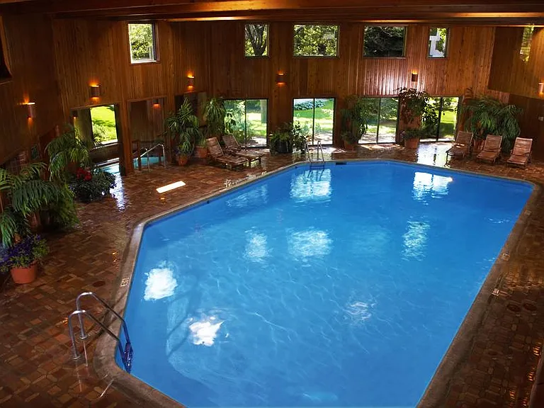 Indoor pool, hot tub and sauna at Cedars of Edina