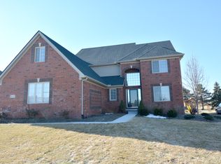 54125 Birchwood Dr, South Lyon, MI 48178