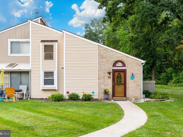 1525 Kensington Dr, Hagerstown, MD 21742