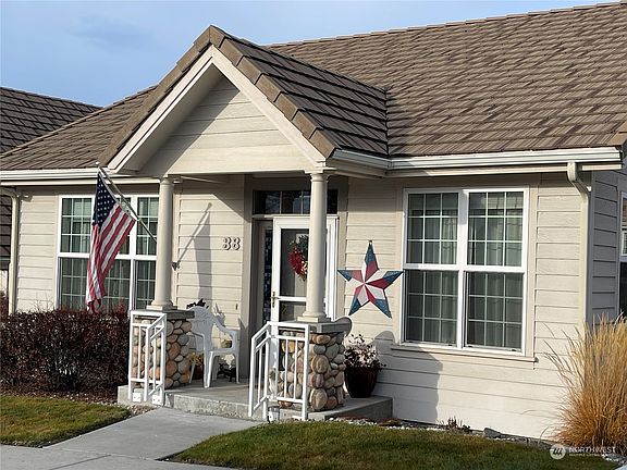 3rd image of 1494 Eastmont Avenue #38