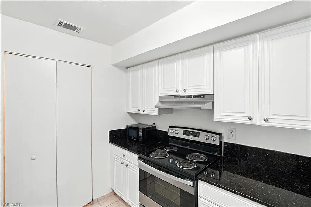 1 bed, 1.0 bath, 823 sqft, $1,500 — Photo 3