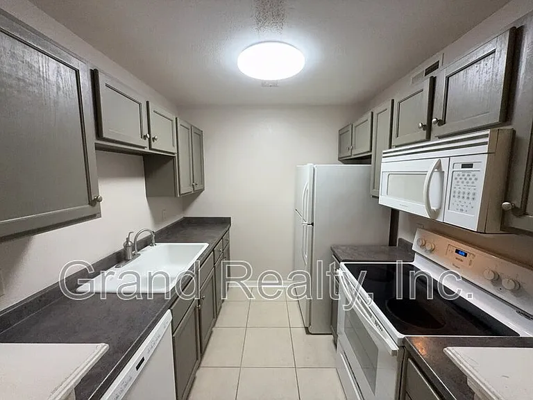 2300 W Michigan Ave #44 — Photo 8