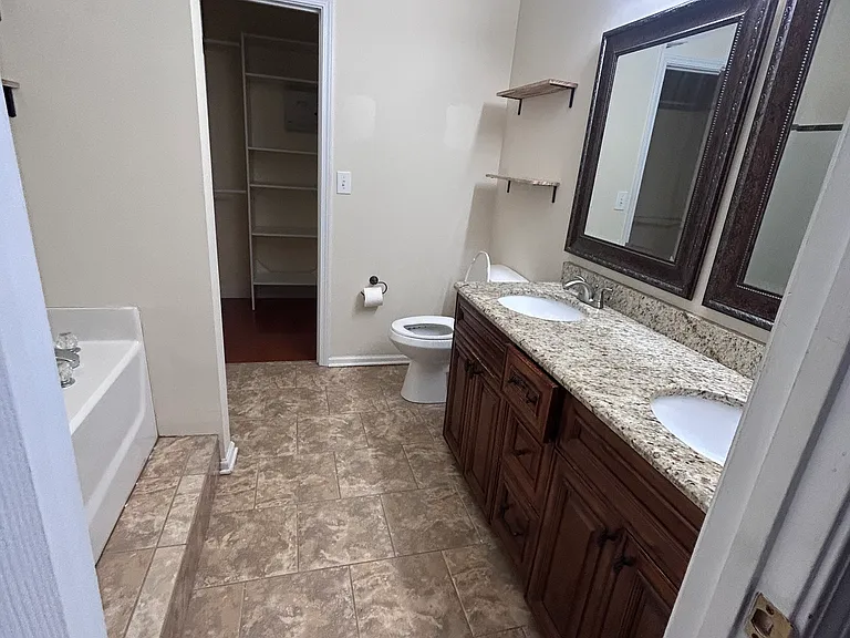 325 London Ln — Photo 13