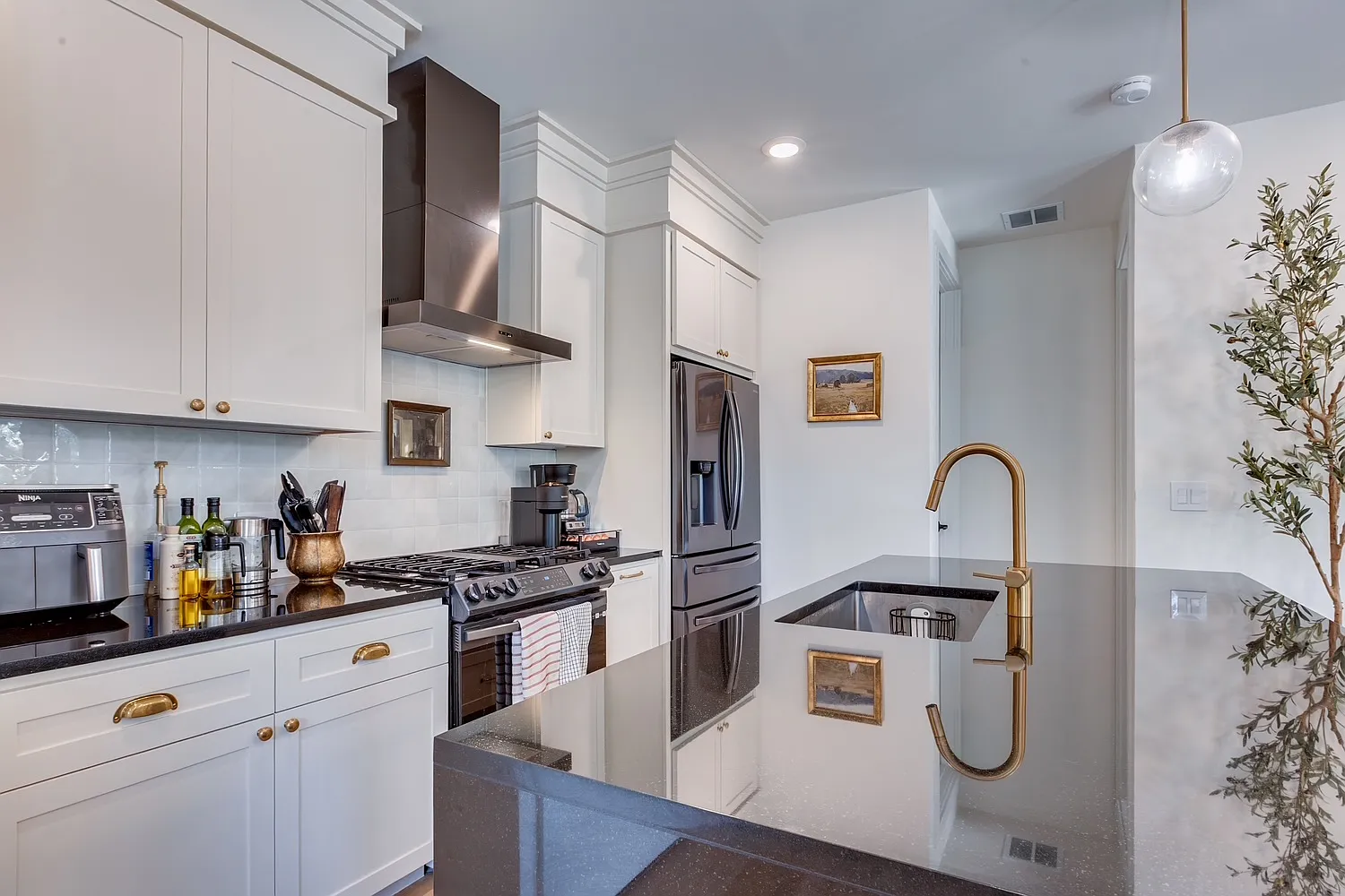 2 bed, 1150 sqft, $3,775 — Photo 3