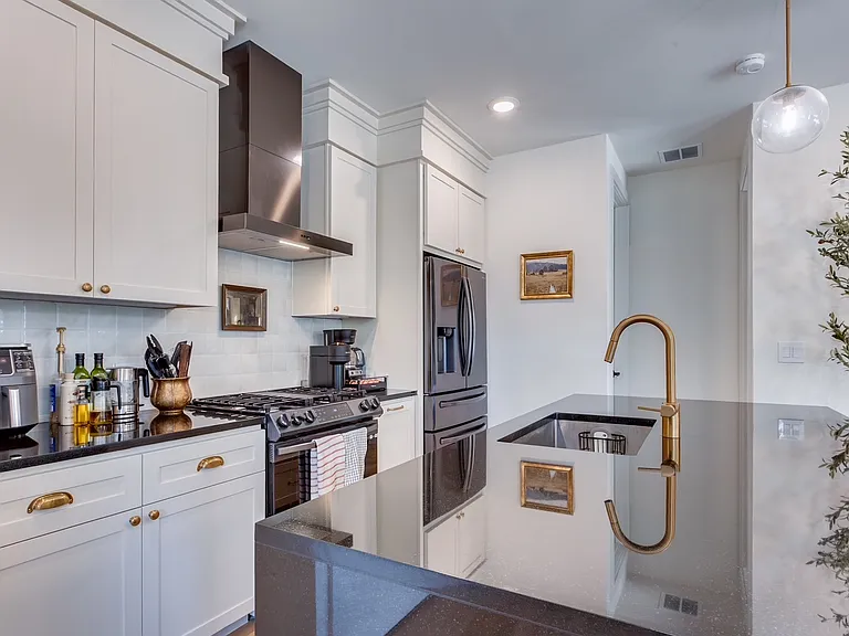 906 E 13th St #2 — Photo 3