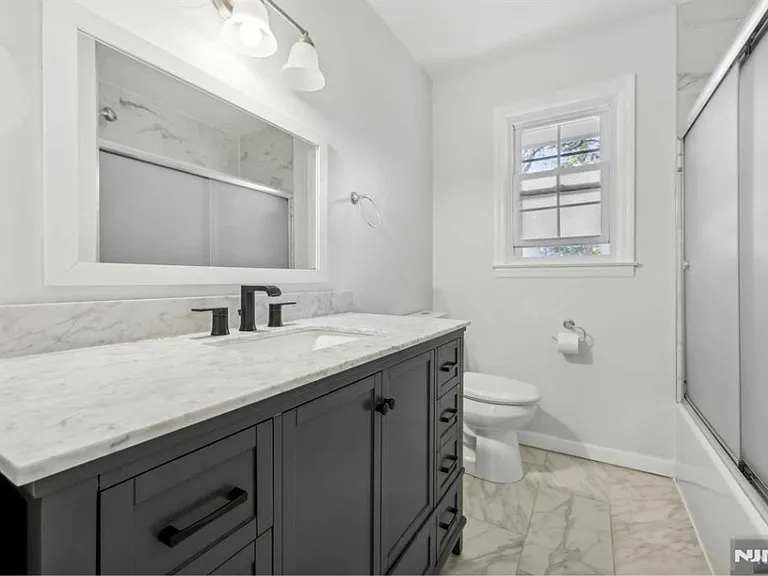 10 Julia St — Photo 11