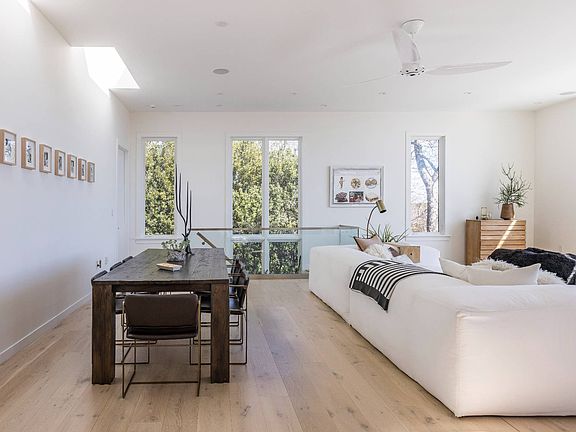 4th image of 11 Indian Hill Rd