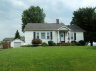 702 3rd St, Highland, IL 62249