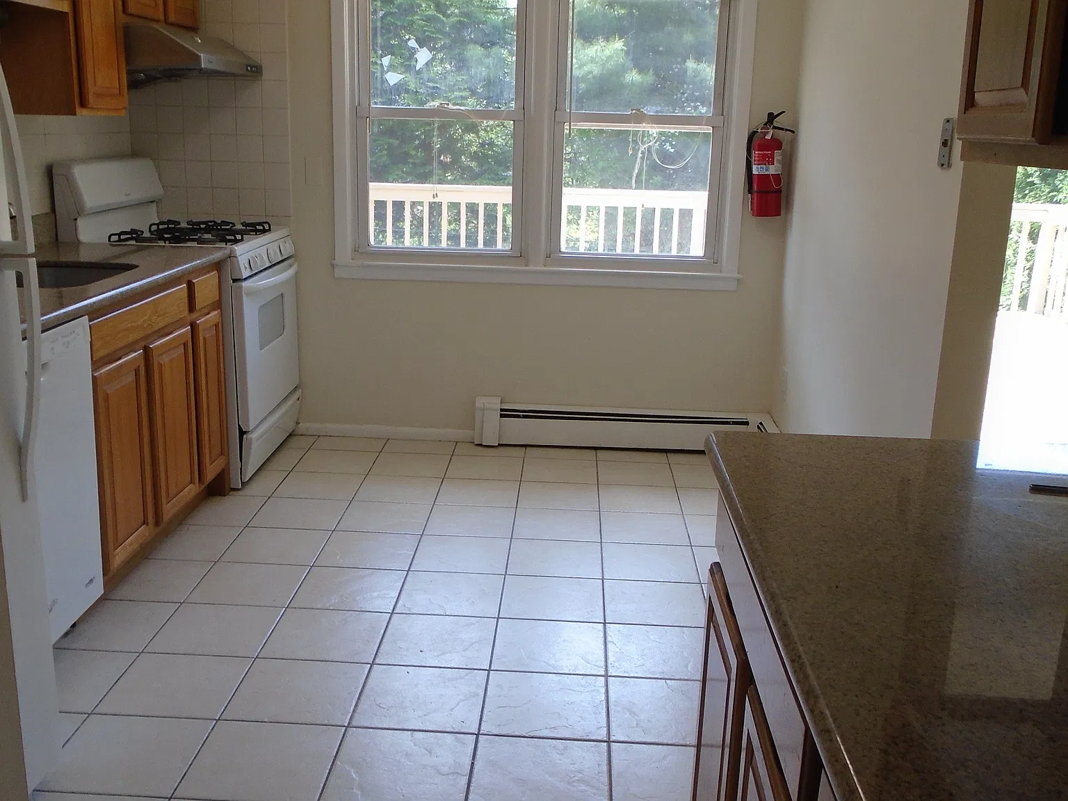 3 bed, 2.5 bath, 1604 sqft, $4,875 — Photo 3