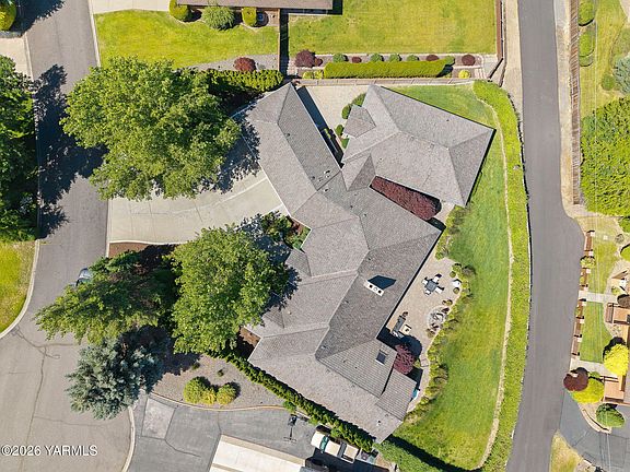 3rd image of 803 Cobblestone Pl