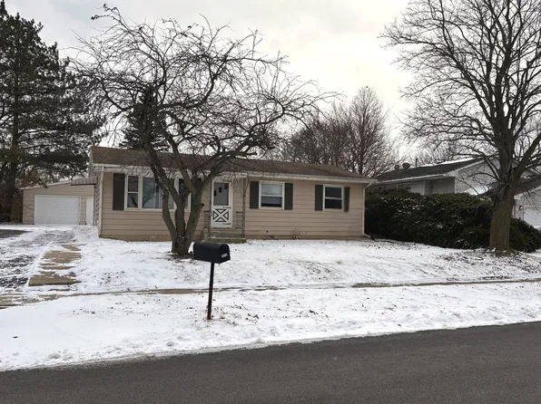 1912 Sheila St, Woodstock, IL 60098