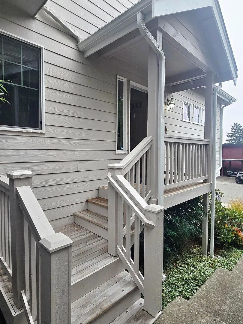 Comfortable Bremerton Townhome with Bonus Room and Fireplace — Photo 4