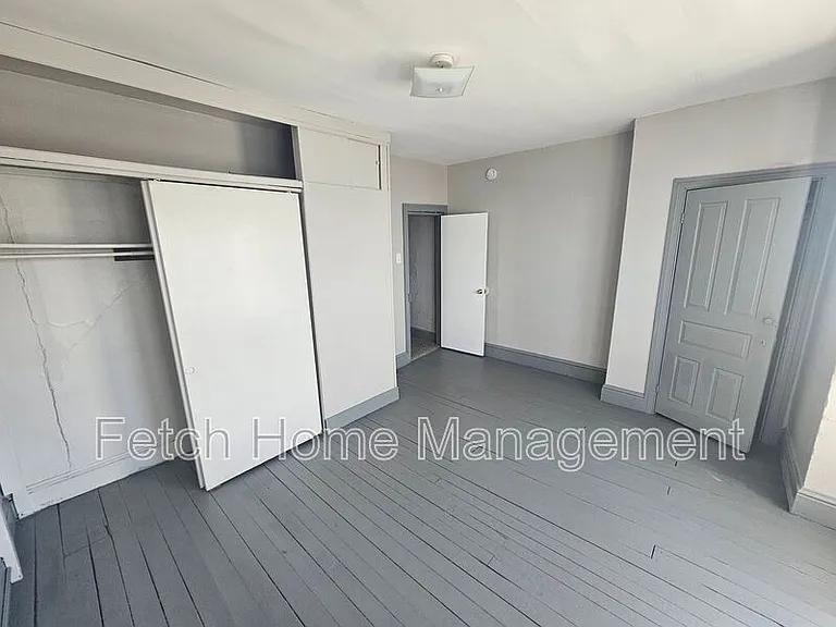 909 E Princess St — Photo 15