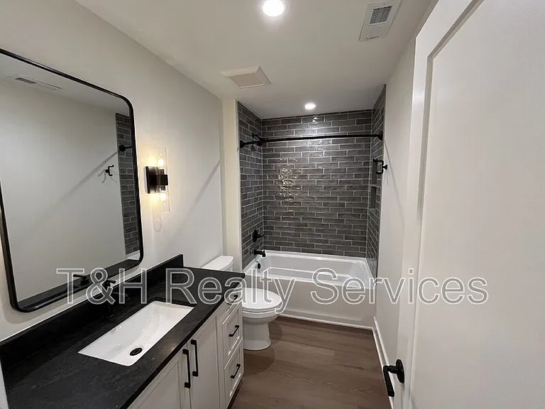 818 Union St — Photo 17