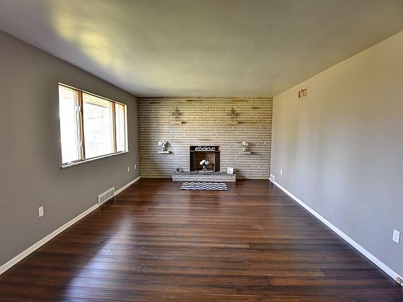 5th image of 1115 Brookside Dr