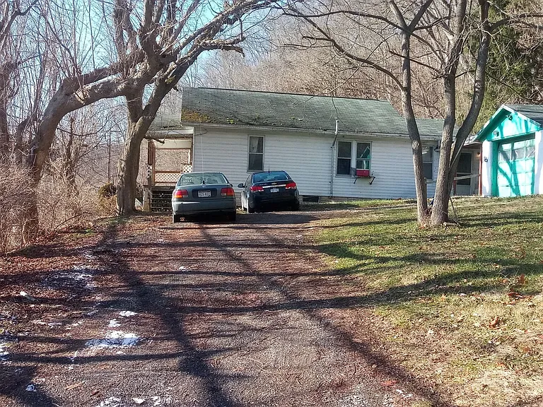 843 Milford St — Photo 2