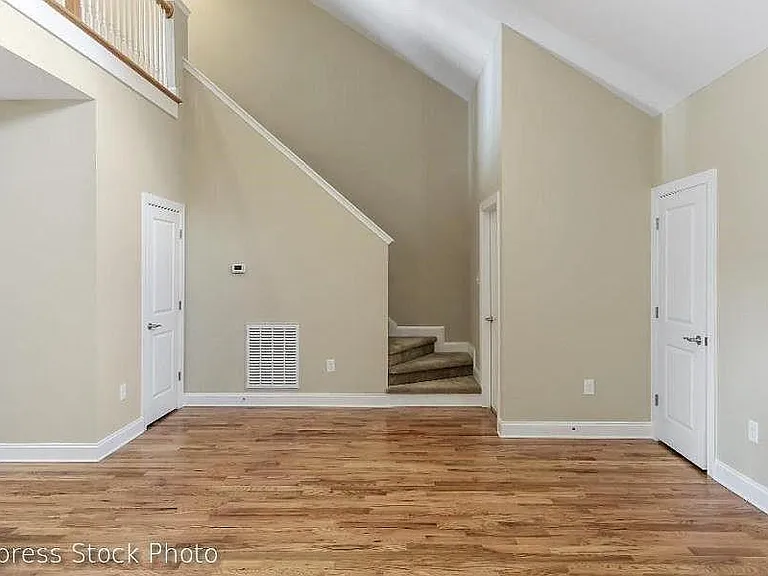 111 Cypress Cir — Photo 9