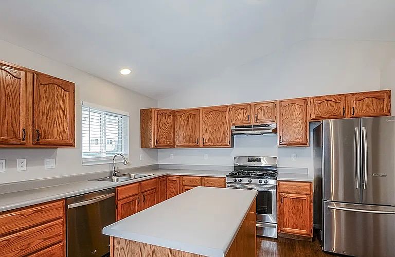 1st image of 6 Kingsmont Ct