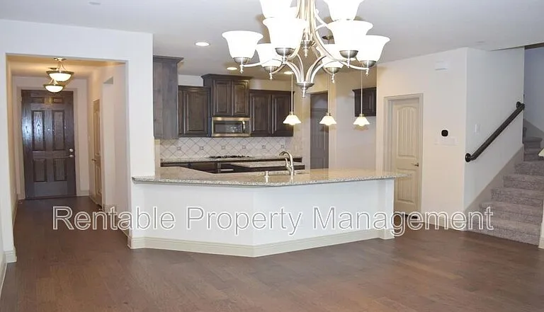 1247 Wiltshire Dr — Photo 4