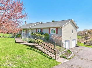 24 Edward Rd, Beach Lake, PA 18405