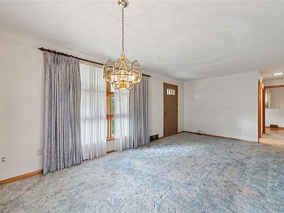 3rd image of 8044 Gladstone Dr