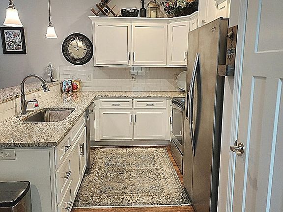 4th image of 1211 E Scott St #B