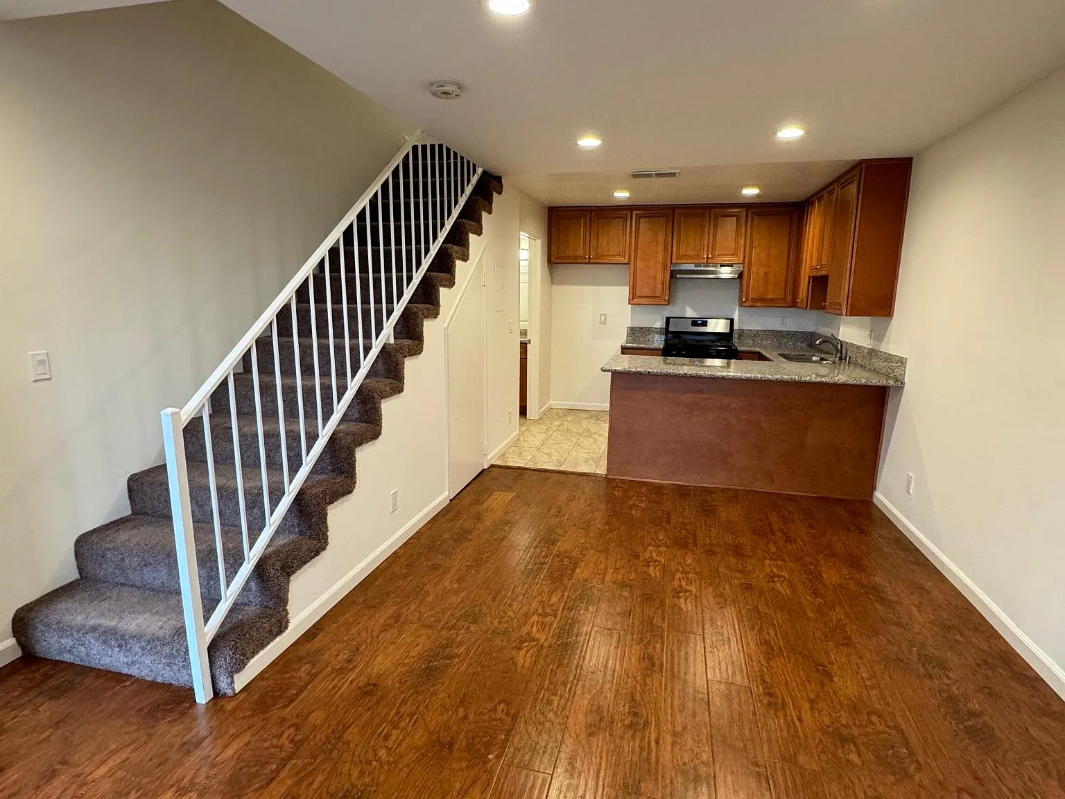 1 bed, 1.5 bath, 740 sqft, $1,700 — Photo 1