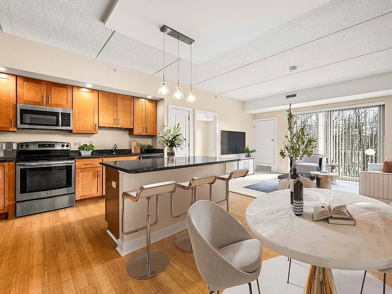 588 Wellington Sq — Photo 7