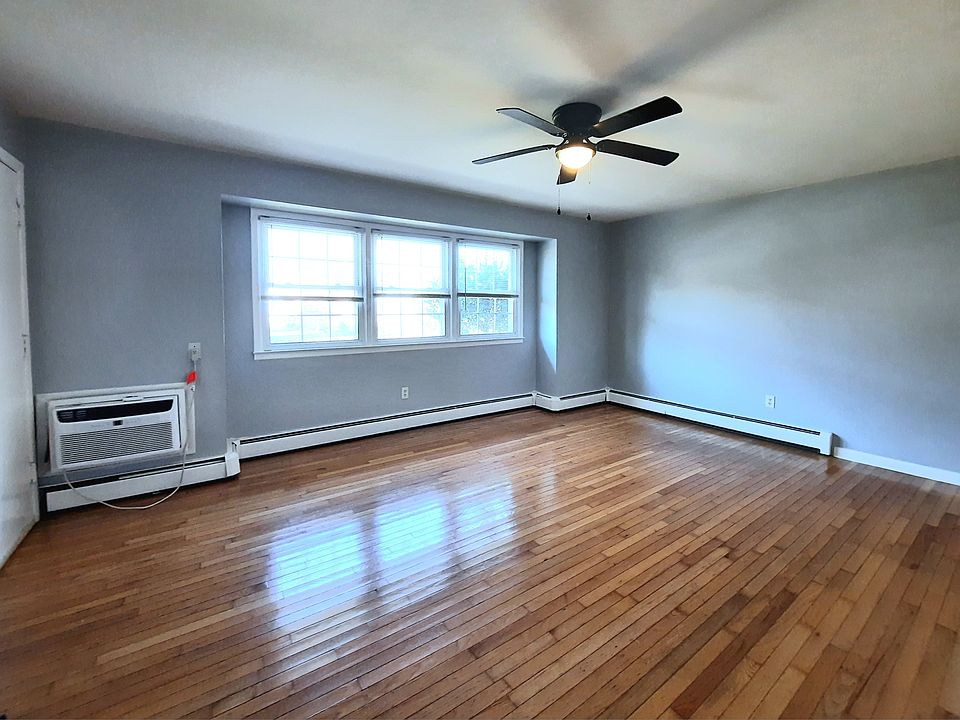 Living room, built in air conditioner