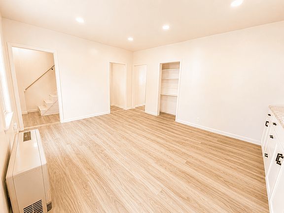 3rd image of 4 Oxford St #1