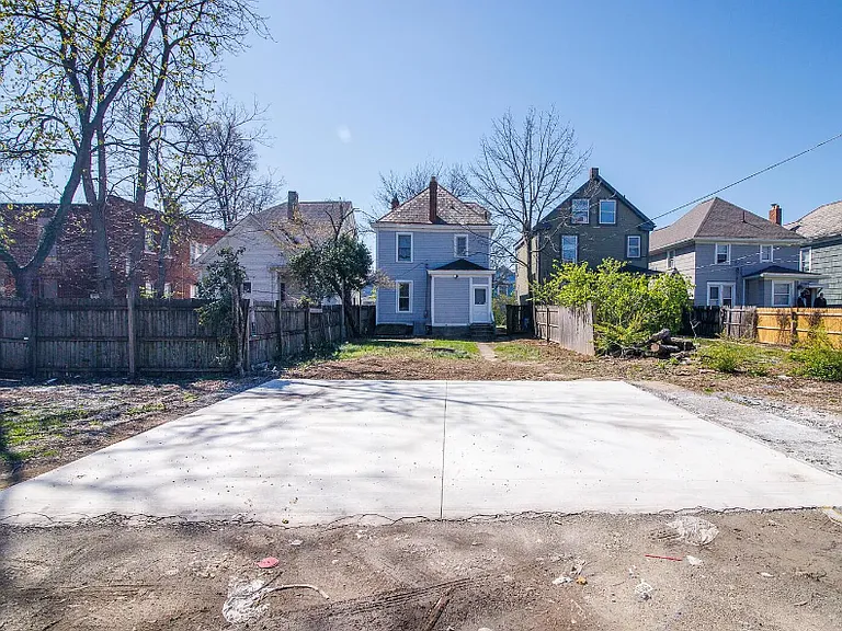 E 17th Ave — Photo 42